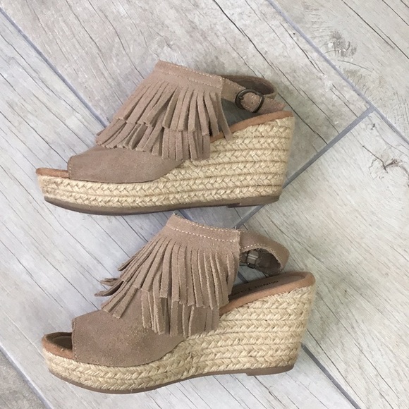 Really cute wedge sandals - Picture 2 of 7